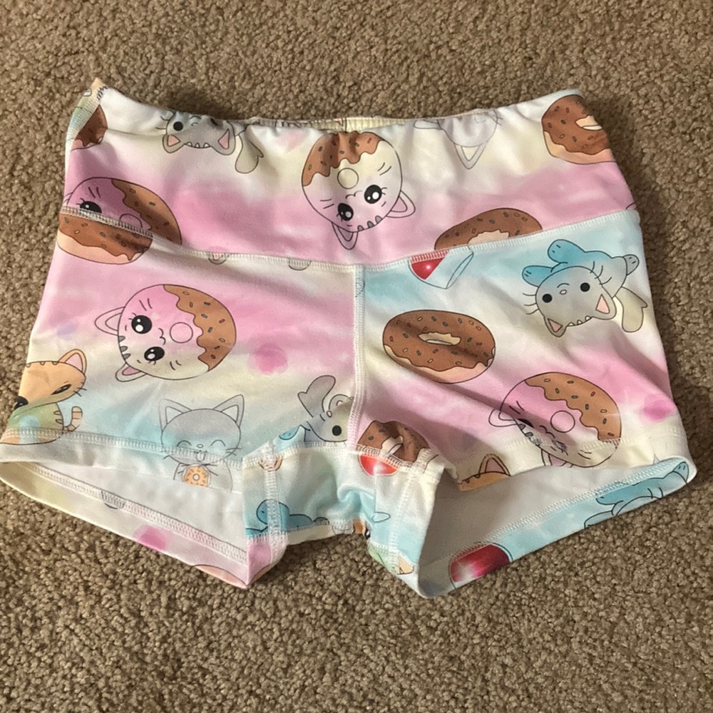 Fleo shorts.